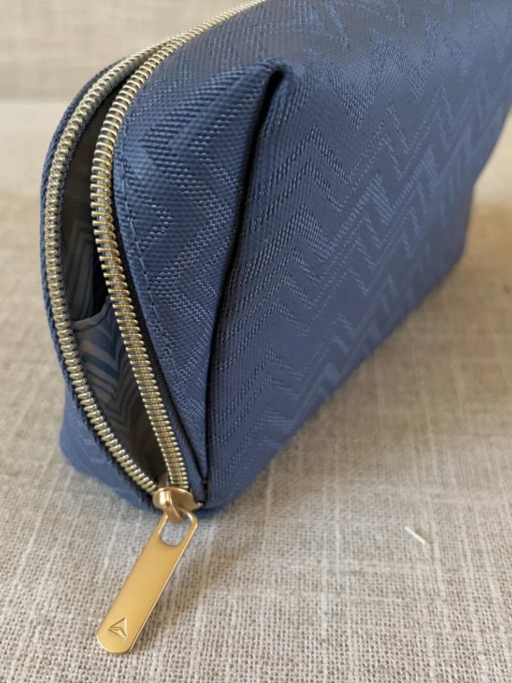 Delta One Missoni Blue Toiletry Pouch Travel Amenity Bag Gold Zipper Like New